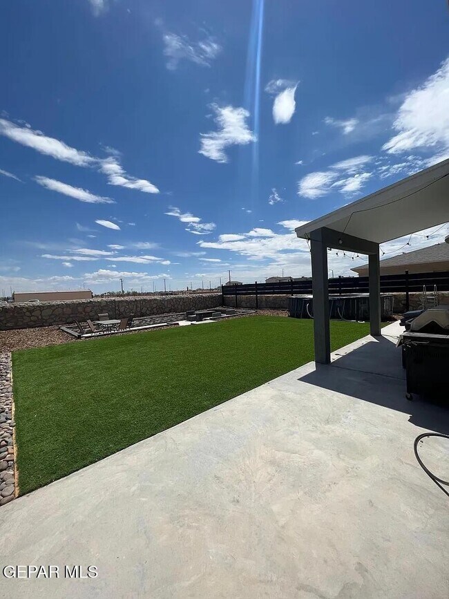 Building Photo - 15120 Method Ave