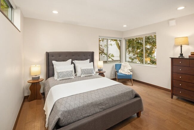 Building Photo - 3bd/3ba Seattle Townhome