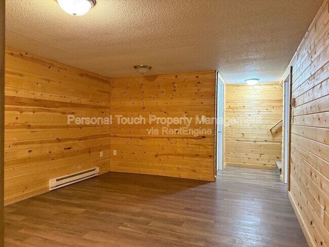 Building Photo - 611 2nd Ave W