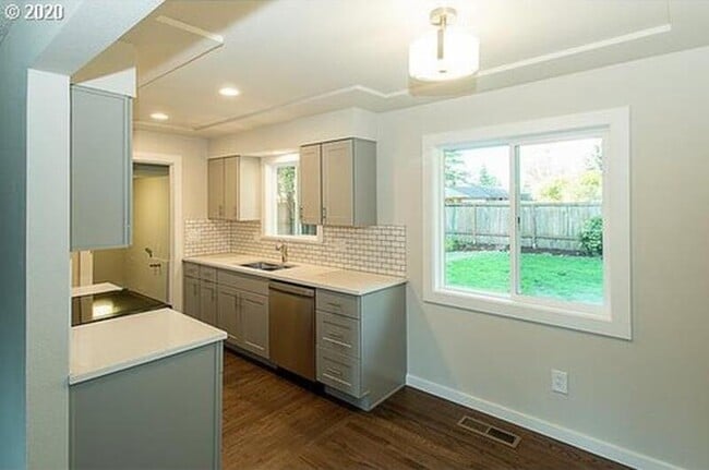 Building Photo - 18641 NE Everett Ct