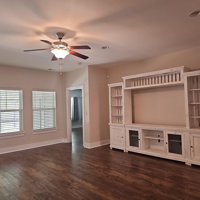 Building Photo - 440 Shaftesbury Ln