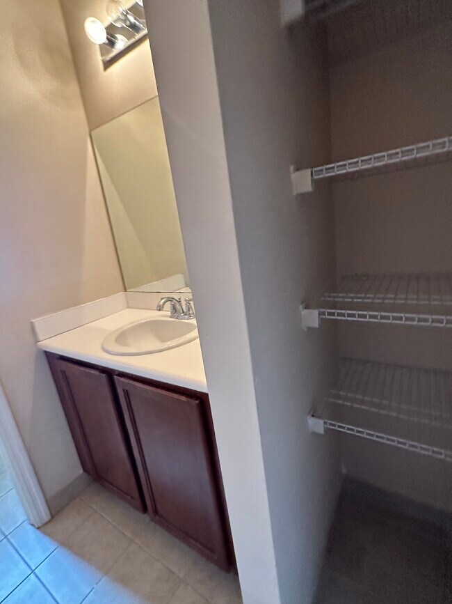 Building Photo - 3532 NW 29th Ct