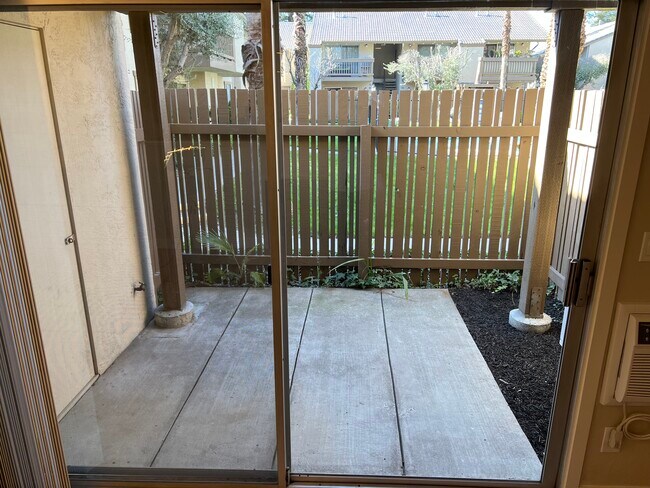 Building Photo - 2742 Oak Rd