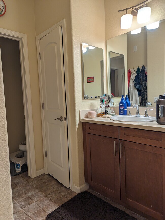 Closet (Bathroom1) - 764 Grandview Ter