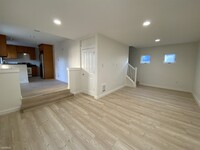 Building Photo - 4 br, 3 bath Triplex - 8120 Delridge Way S...