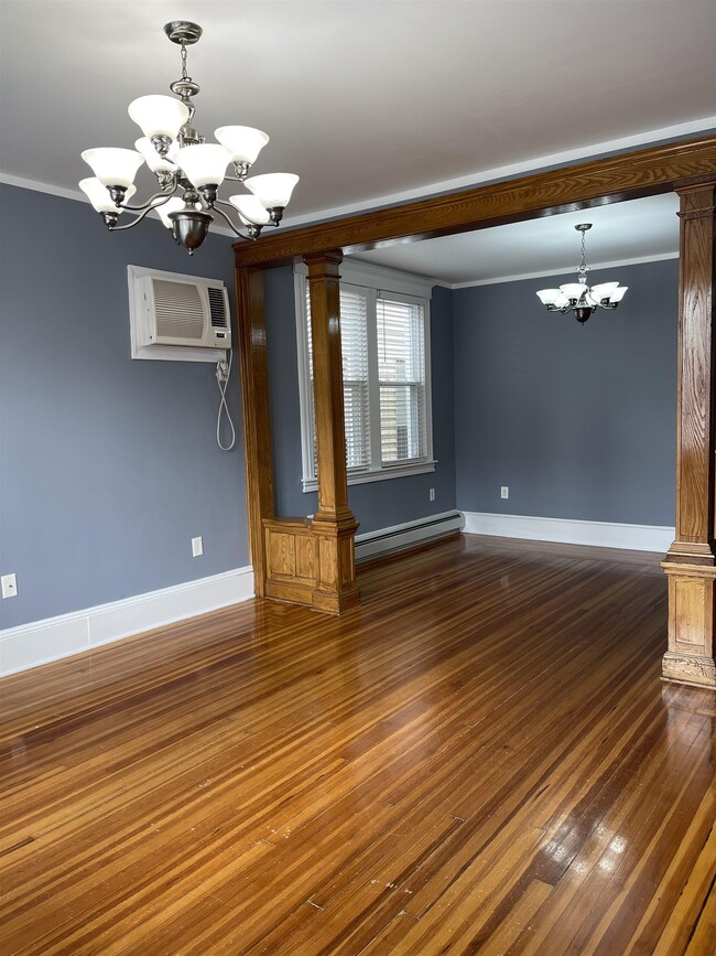 Building Photo - 522 37th St