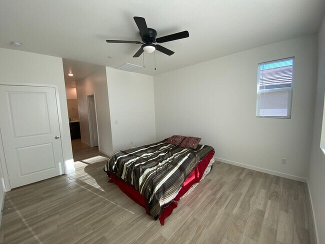 Building Photo - Beautiful Home with Solar