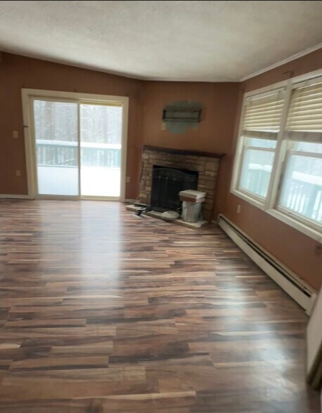 Living room - 64 Wells Farm Rd