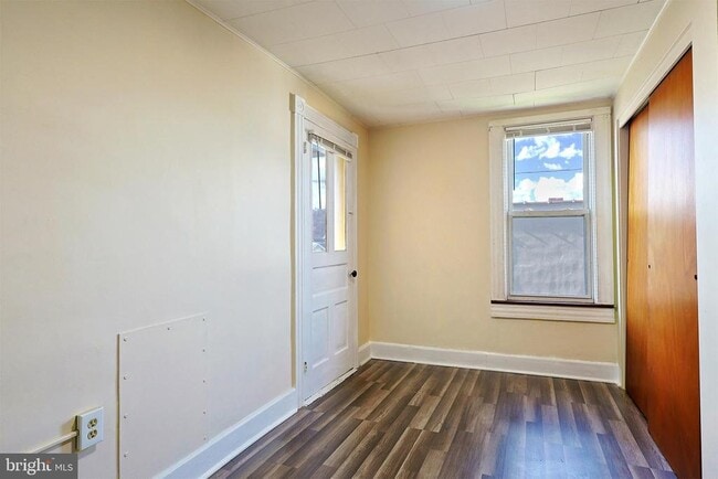 Building Photo - 113 Grand Ave