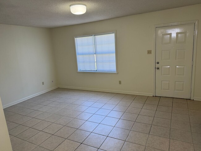 Building Photo - 3109-B Quail Court