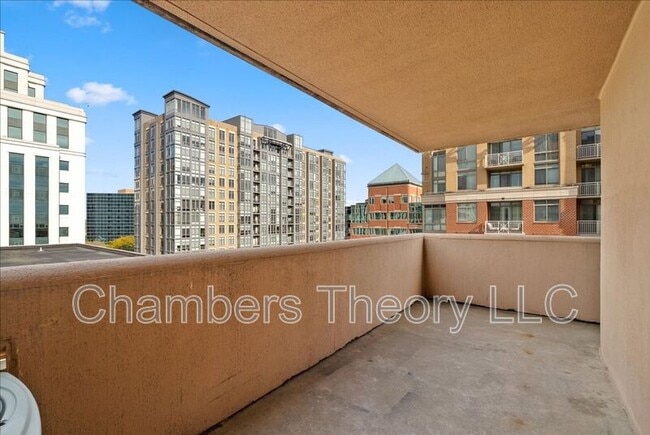 Building Photo - 1301 N Courthouse Rd