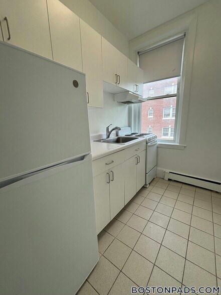 Building Photo - 1539 Beacon St