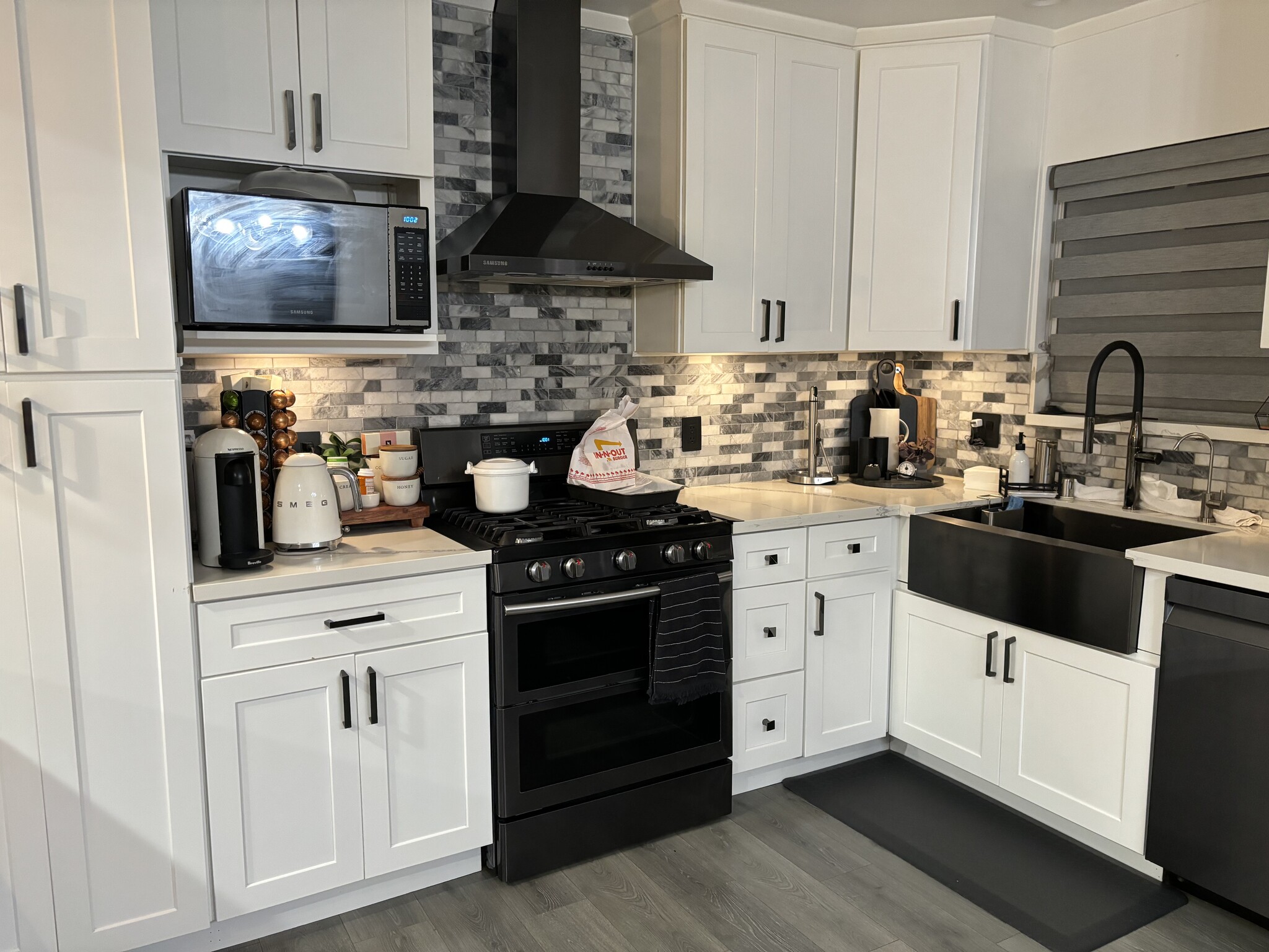 Kitchen - 14814 Hartland St