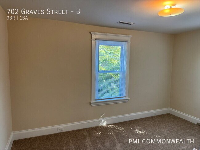 Building Photo - 702 Graves St