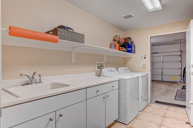 Building Photo - AWESOME SUMMERLIN CONDO IN GATED CORONADO ...