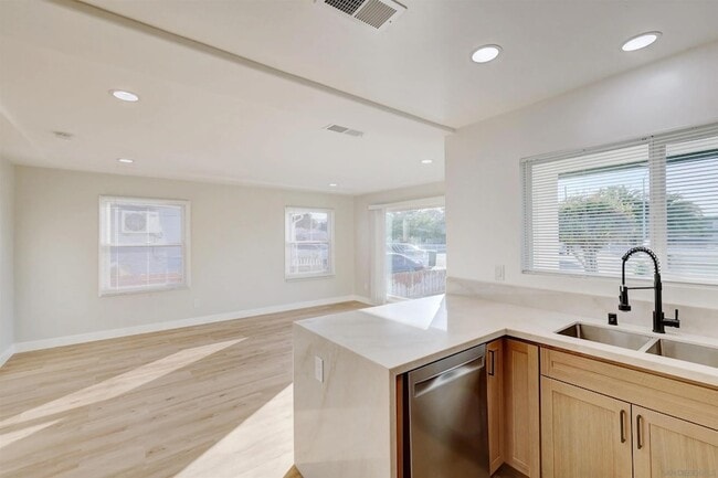 Building Photo - 503 Prescott Ave