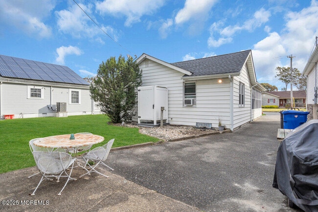 Building Photo - 228 Fischer Blvd