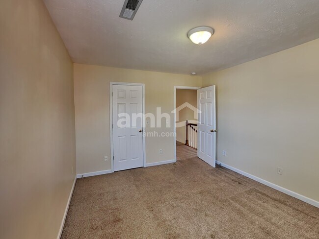 Building Photo - 427 Parrish Hill