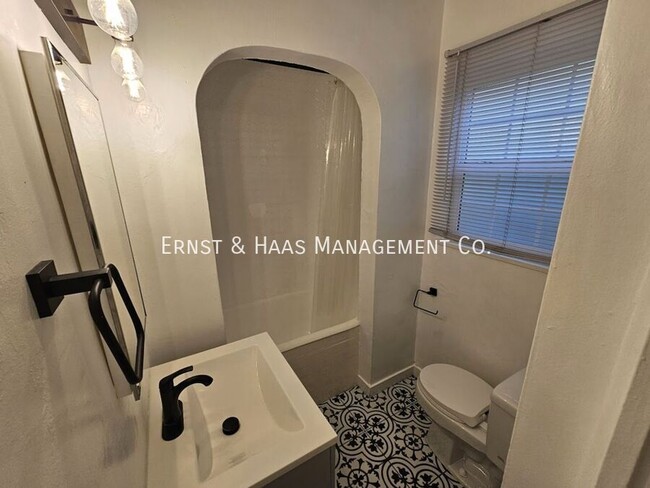 Building Photo - 824 Belmont Ave