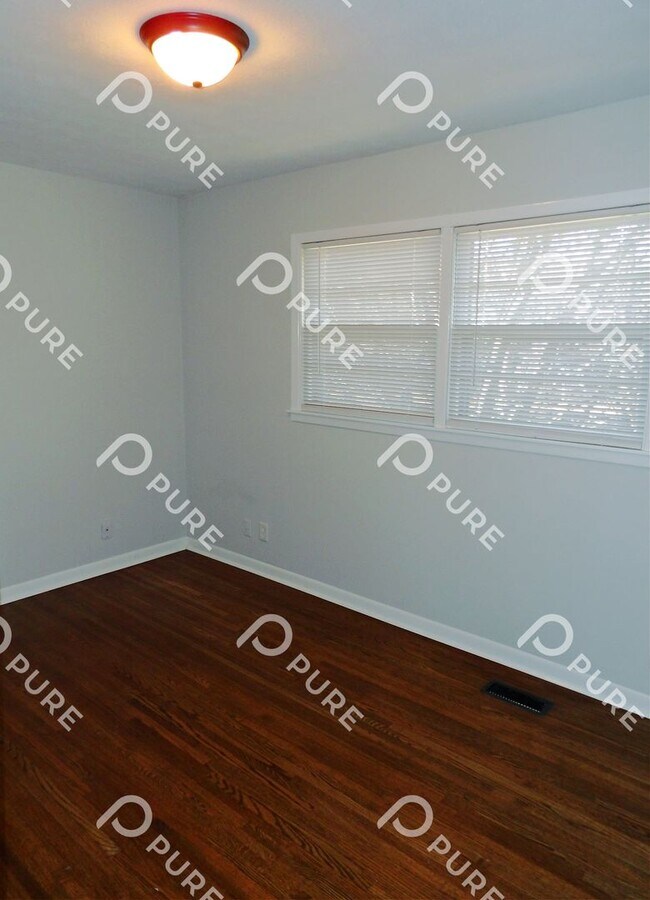 Building Photo - 1003 Heard Ct SE