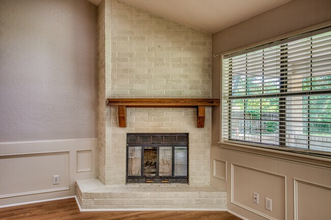 Building Photo - 216 Duerr Dr