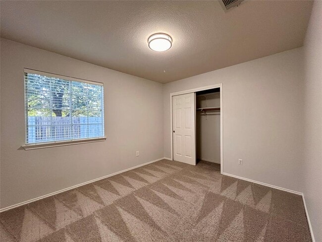 Building Photo - 716 Leann Ln