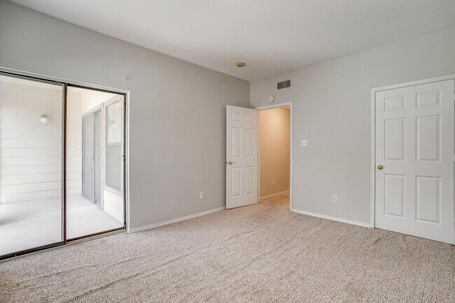 Building Photo - Nice 2 Bed, 2 Bath Second Story Condo Overlooking the Pool- 76107