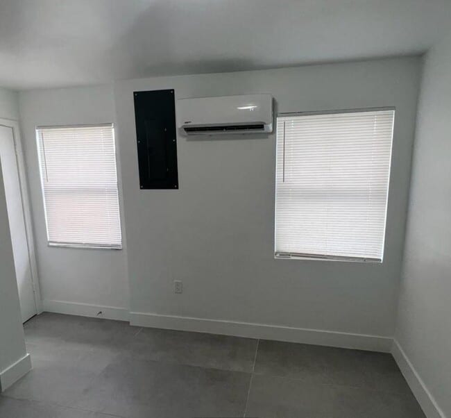 Building Photo - 4791 Elmhurst Rd