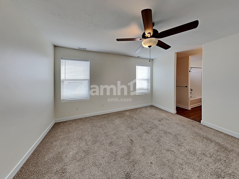 Building Photo - 317 W Willow Creek Dr