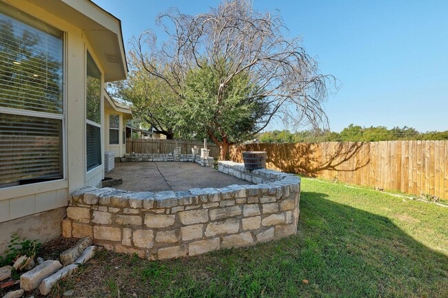 Building Photo - Beautiful in Brushy Creek!