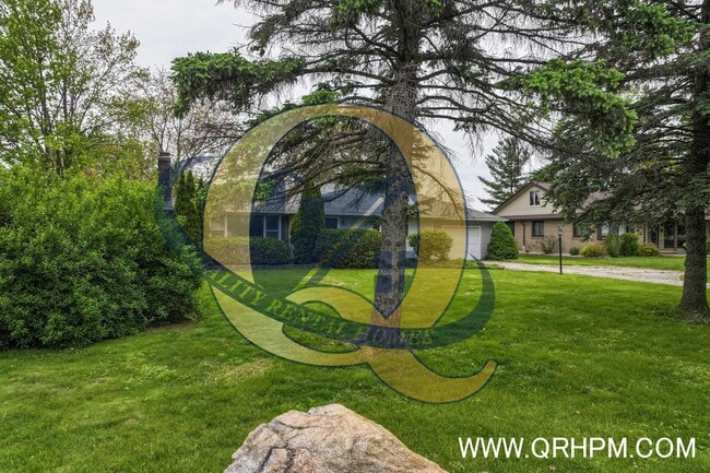 Building Photo - Available Now! - 3 Bedroom, 1 Bathroom in ...
