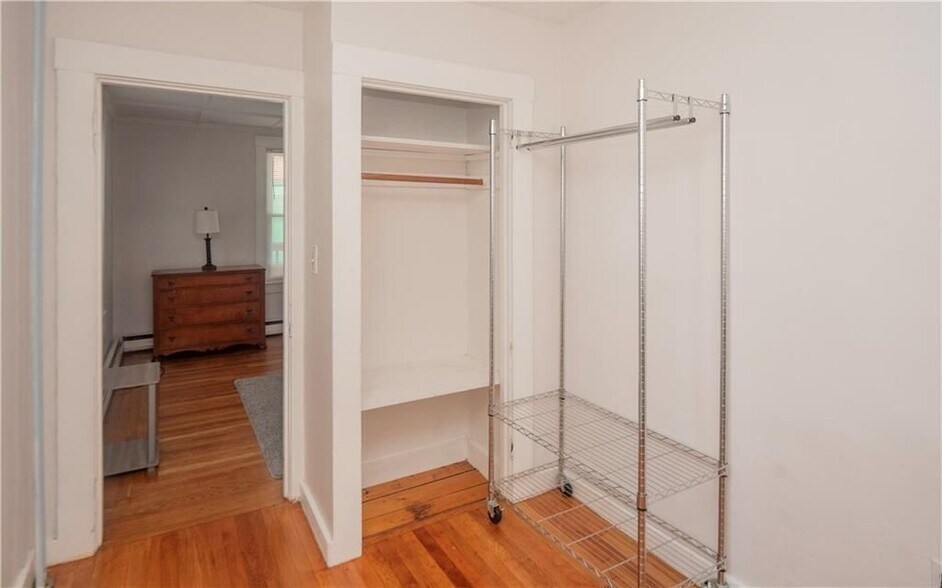 Building Photo - 11 Young St