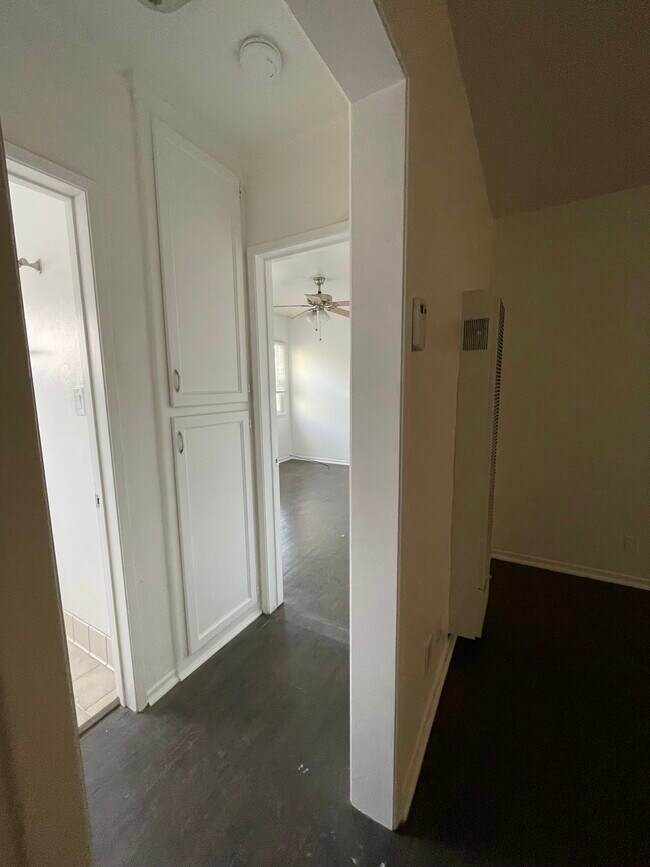 Hall closet - 6128 De Longpre Ave