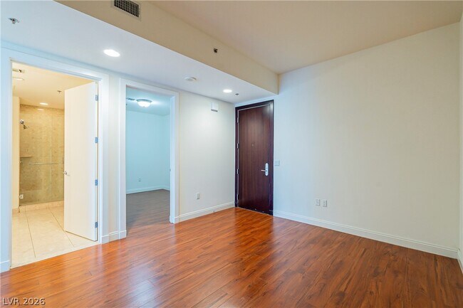 Building Photo - 4525 Dean Martin Dr