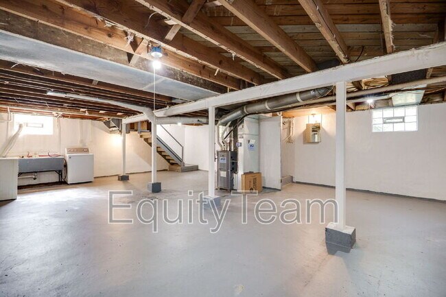 Building Photo - 6949 Marbev Dr