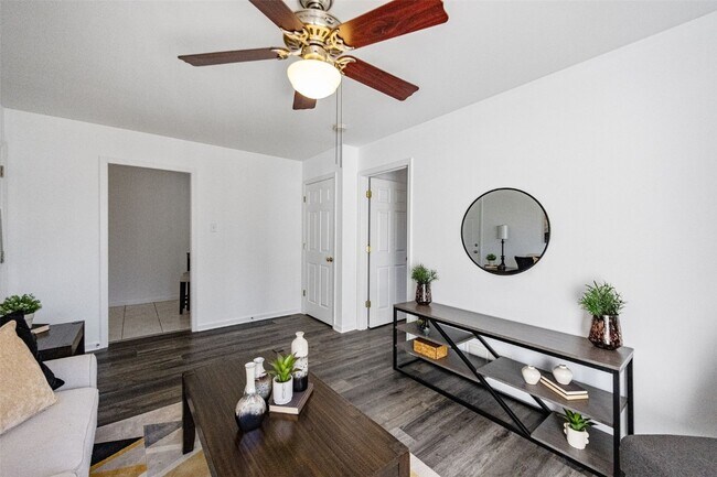 Building Photo - 417 Chamberlin Dr