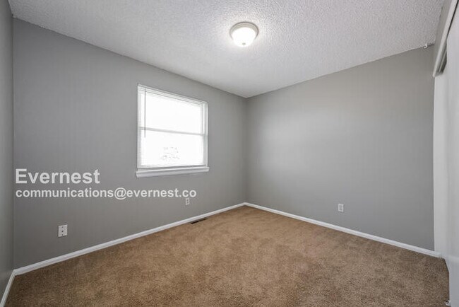 Building Photo - pacious 3 Bed, 2 Bath Home with Fenced Yard and Two-Car Garage