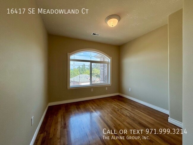 Building Photo - 16417 SE Meadowland Ct