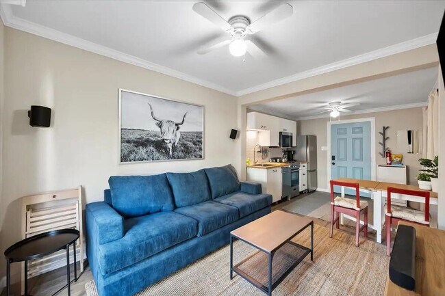 Building Photo - Fully Furnished, Fully Updated, Fully Fort Worth!