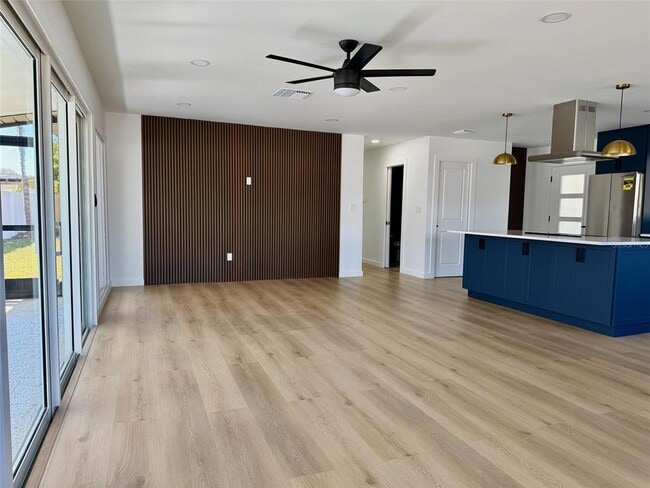 Building Photo - 3930 E Eden Roc Cir