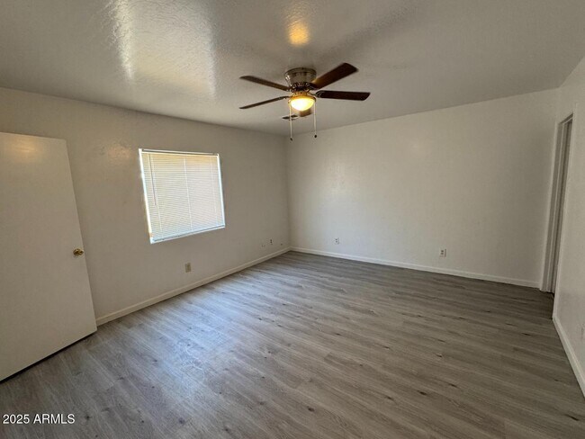 Building Photo - 1331 E Pueblo Ave