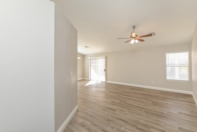 Building Photo - 655 Camp Hill Rd