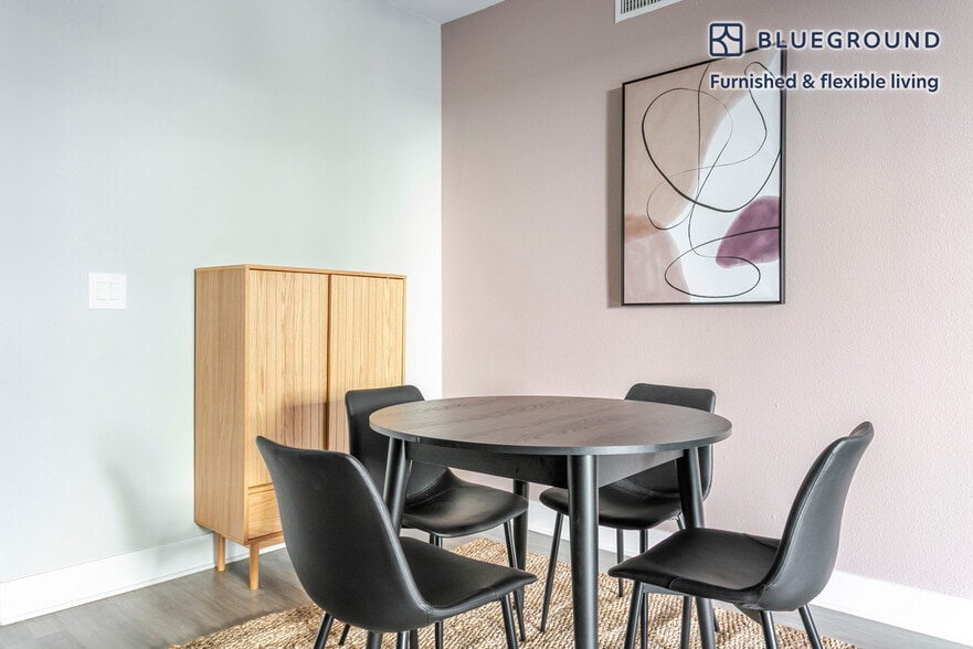 Building Photo - 5535 Westlawn Ave