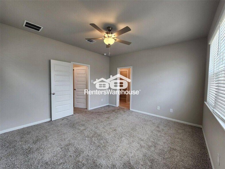 Building Photo - 1513 Lakeline Oak Dr