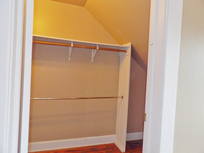 Building Photo - 3 Bedrooms | 2 Bathrooms Near UofM
