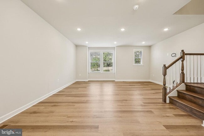 Building Photo - 7355 Mountaineer Dr