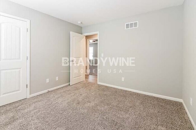 Building Photo - 702 Poplar Cir