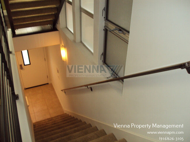 Building Photo - Modern 2 Bedroom Loft Close to Downtown