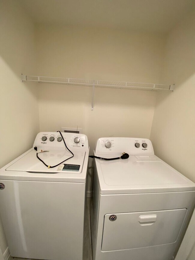 Building Photo - Desirable Lake Diamond Subdivision 4/2/2 **Won't Last*