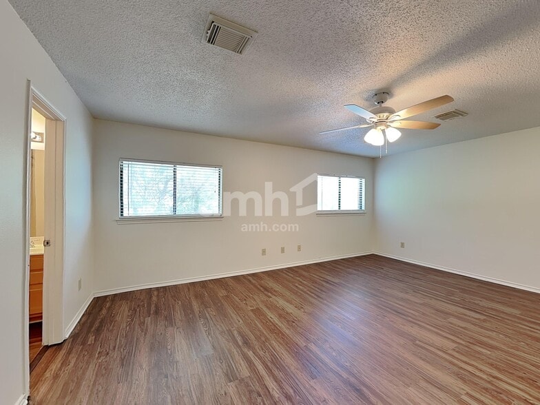 Building Photo - 8334 Tavern Pt